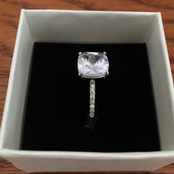 💎Brilliant 925 SS White Sapphire Fashion Ring - Picture 6 of 9